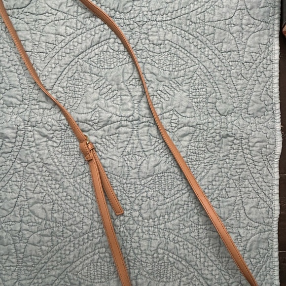 Kenneth Cole Reaction Crossbody Floral Purse. Adjustable Strap. - Picture 10 of 10